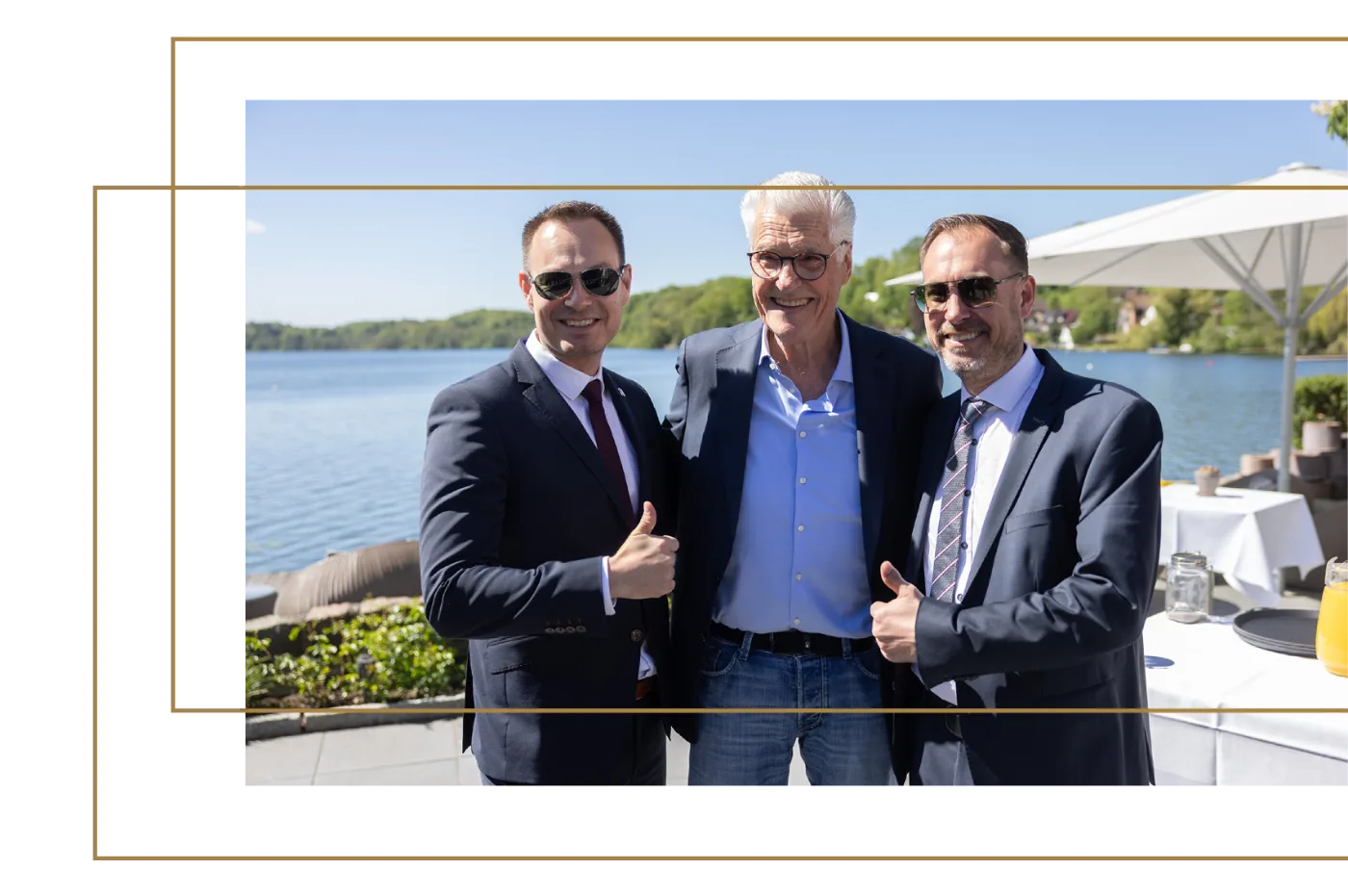 Sky du Mont mit zwei Gästen beim Hearing Expert Award 2026 am Wasser